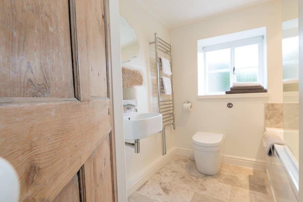 Charming, Stylish And Fabulously Comfortable 250 Year Old Cottage in Wirksworth, Derbyshire
