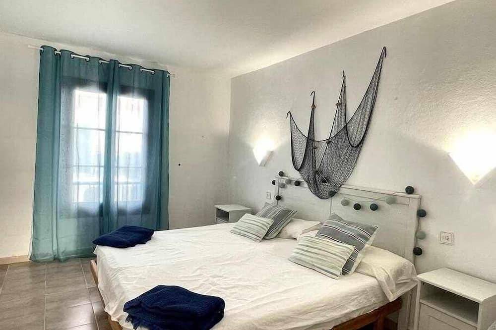 Entire apartment, Brut - Apartamento con Piscina in Cala Blanes, Ciutadella