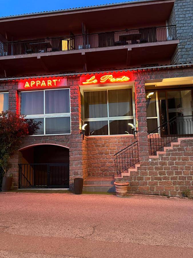 Gîte pour 4 personnes, avec terrasse et vue, animaux acceptés dans Port De Porto Ota - 2