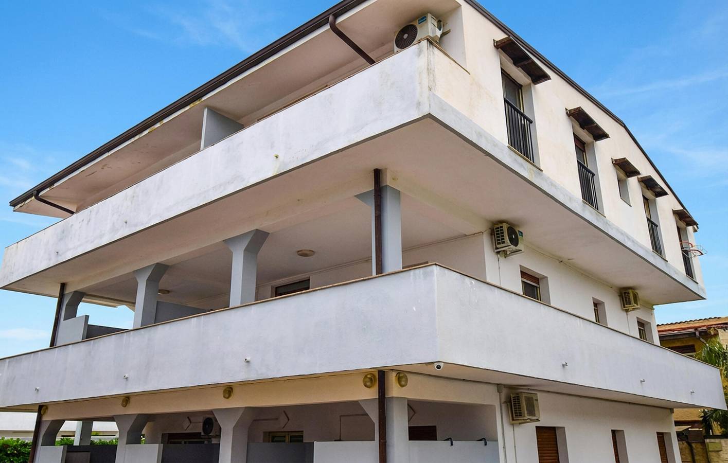 Ganze Ferienwohnung, Luxuriöses Apartment am Strand mit Pool und Parkplatz in Palmi, Reggio Calabria Provinz