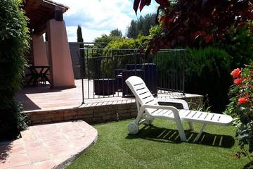Gîte pour 4 personnes, avec terrasse et jardin à Ollioules
