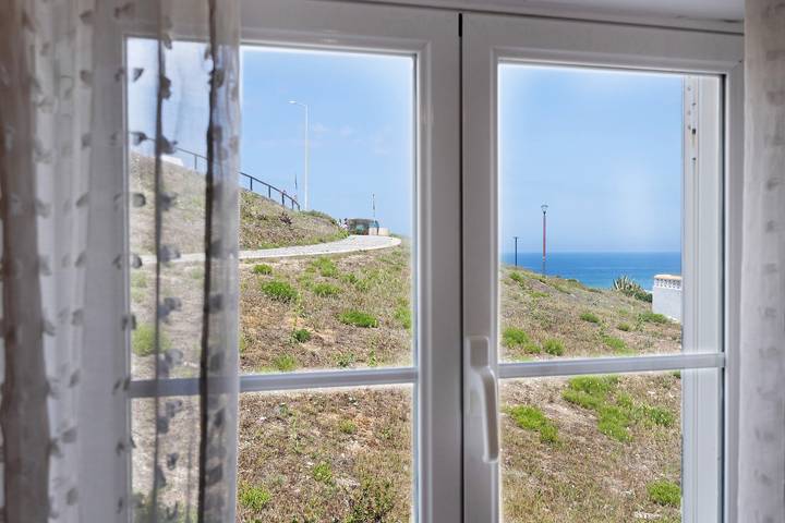 Entire apartment, Apartment 'Casa Da Praia' with Sea View, Wi-Fi and Air Conditioning in Praia de Odeceixe, Odeceixe