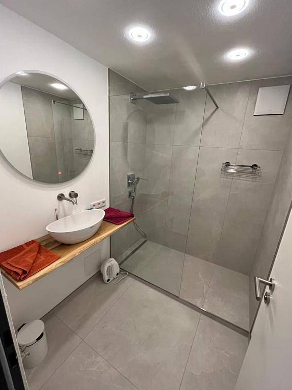 Ganze Ferienwohnung, Ferienwohnung für 10 Personen mit Balkon in Oberstaufen, Bayerisch Schwaben