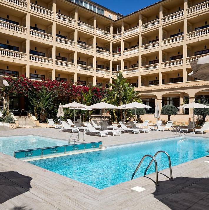 Apartamento de vacaciones para 4 personas, con piscina además de terraza y jardín - 1