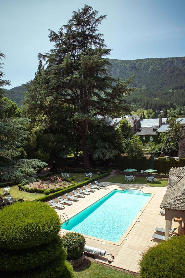 Hôtel pour 2 personnes, avec Terrasse ainsi que Jardin et Piscine à Florac
