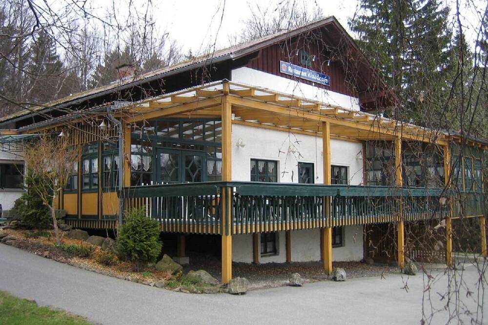 Entire apartment, Beautiful apartment can be combined with up to 6 bedrooms and water park included in Waldmünchen, Eastern Bavaria
