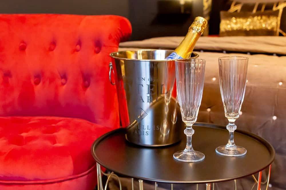 Ganze Wohnung, Apartment mit eigenem Whirlpool und Terrasse, beheiztem Pool, Sauna, Billard in Congénies, Nimes und Umgebung