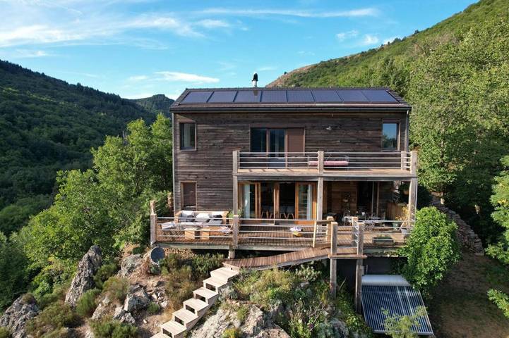 Chalet pour 10 personnes, avec jardin ainsi que vue et vue sur le lac