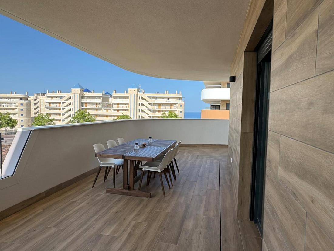 Apartamento entero, Lujoso apartamento de 2 dormitorios en Arenals del Sol con piscina y vistas al mar in Los Arenales del Sol, Elche