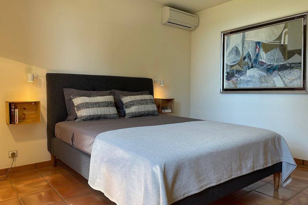 An oasis of peace and quite with sea view on Cannes bay in Peymeinade, Region de Cannes