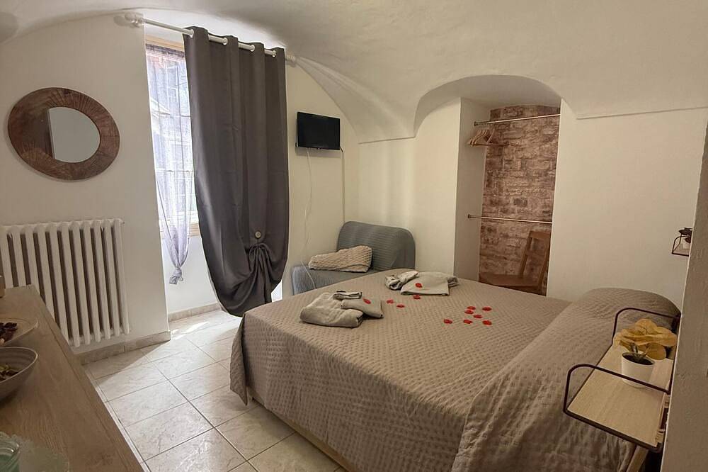 Entire apartment, New and bright apartment 100 meters from the central square, castle view in Dolceacqua, Ligurian Alps
