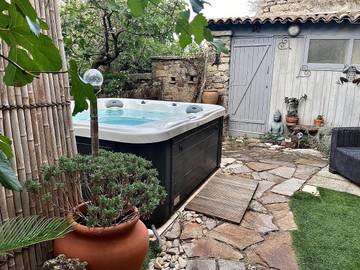 Gîte pour 2 personnes, avec jardin et jacuzzi à Cuers