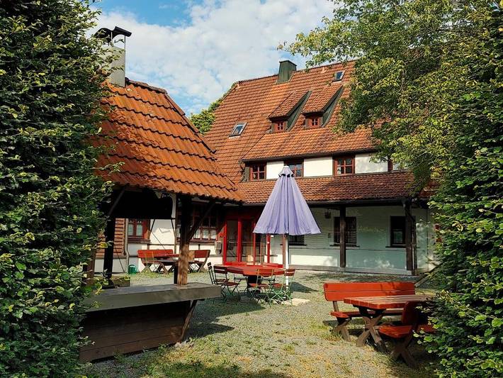 Ferienwohnung für 2 Personen, mit Balkon und Terrasse sowie Garten und Ausblick