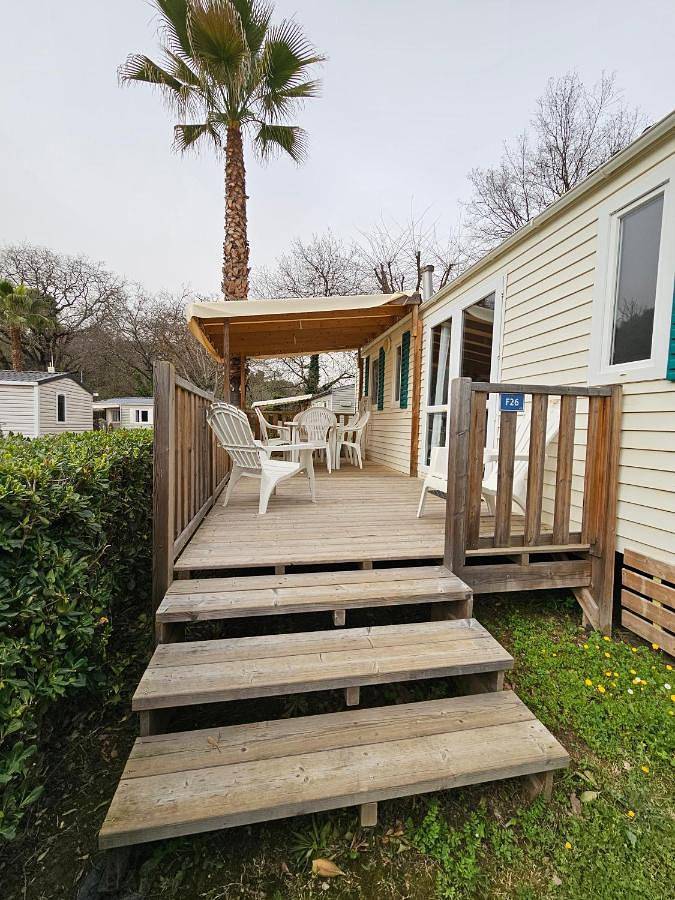 Camping pour 6 personnes, avec Terrasse et Piscine