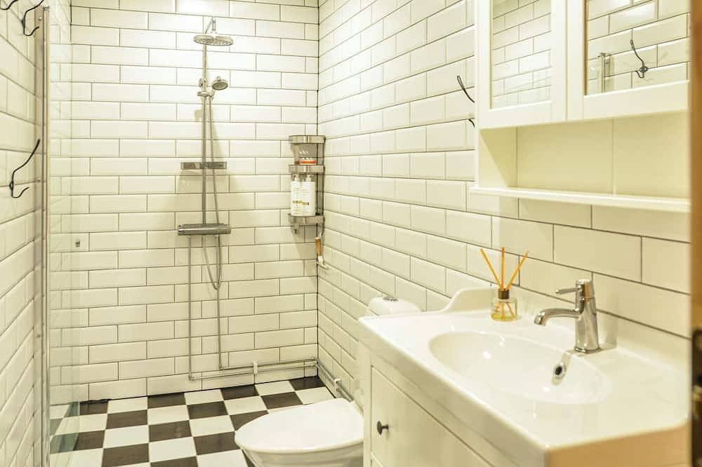 Nice home in Segmon with kitchen in Grums, Vänern