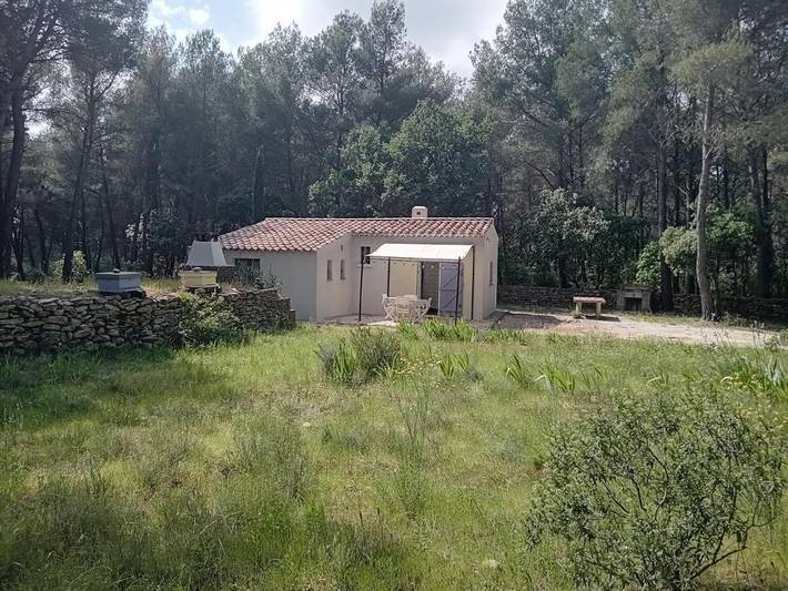 Location de vacances pour 3 personnes, avec jardin ainsi que vue et terrasse à Le Beausset - 2