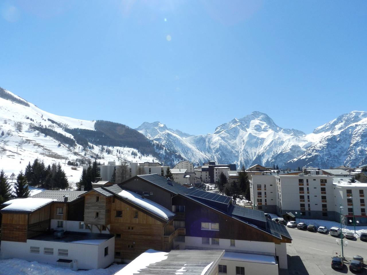 Apartamento entero, Apartamento 'Cabourg 98' con vistas a la montaña y balcón in Vénosc, Les Deux Alpes