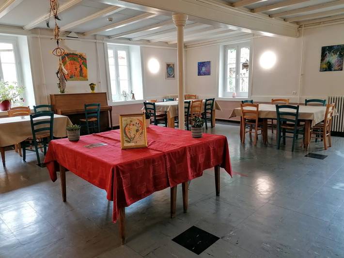 Gîte pour 37 personnes, avec piscine ainsi que balcon et jardin