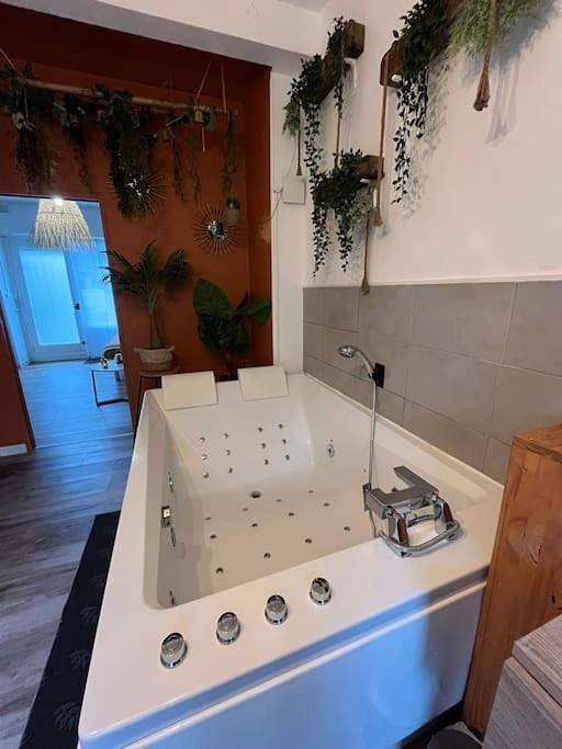 Appartement entier, One-Bedroom Apartment in Calais, Région de Calais