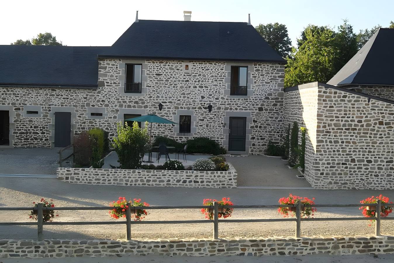 Gîte de la Haie Bourgère : maison de vacances avec terrasse privée et Wi-Fi in Moulay (Mayenne), Mayenne