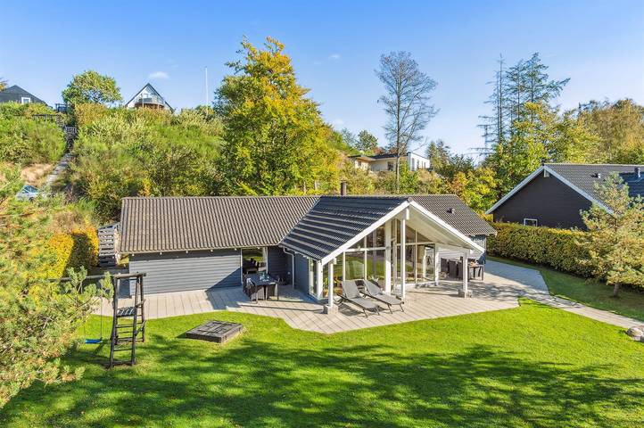 Ferienhaus für 12 Personen, mit Whirlpool und Terrasse sowie Sauna und Garten