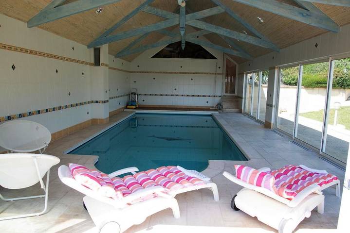 Location de vacances pour 3 personnes, avec piscine ainsi que vue et jardin à Cublac - 3