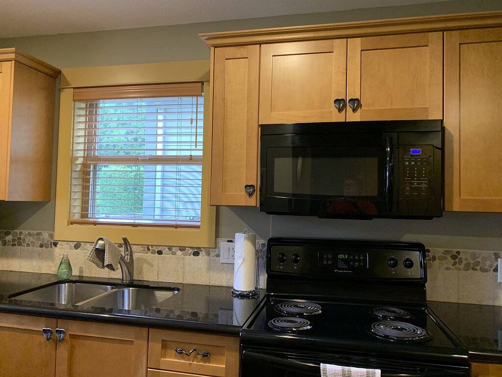 Right across from the pool & hot-tub! in Parksville, Regional District of Nanaimo