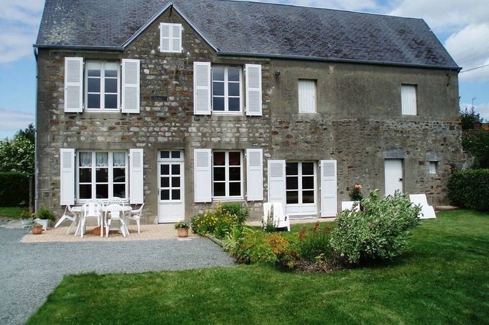 Charmantes Steinhaus mit Kamin und geschlossenem Garten - Haustiere erlaubt in Annoville, Coutances und Umgebung