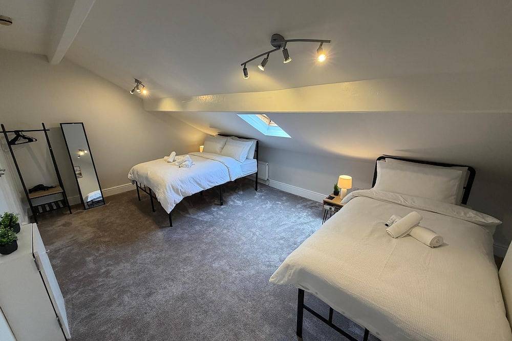 Entire apartment, Walk to Train Bolton ~Free Parking ~close to Shops in Bolton, Greater Manchester