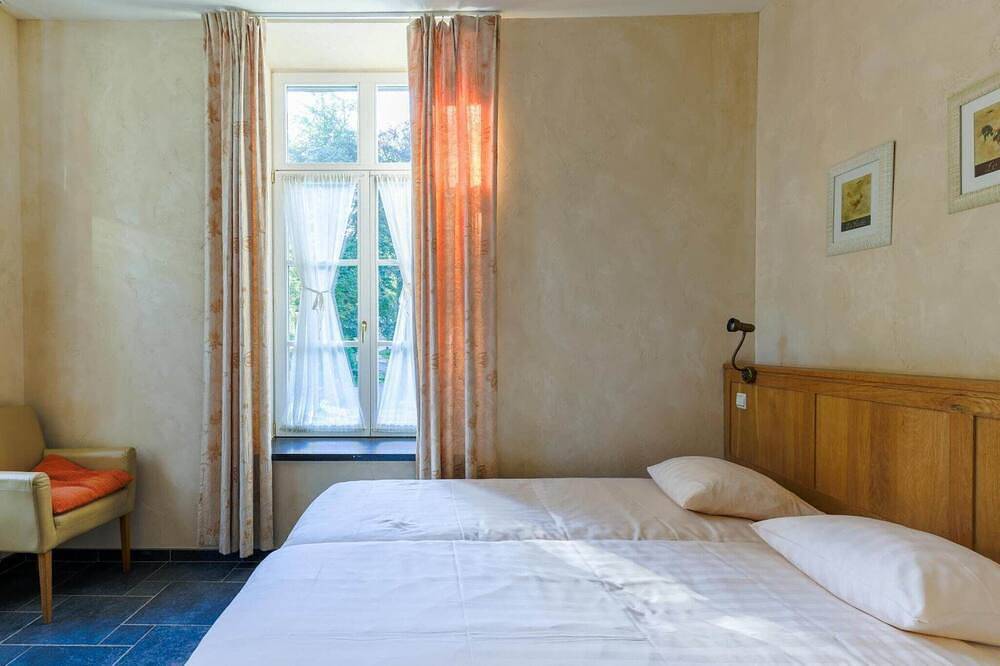 Grand appartement dans un château du Xvie siècle in Aywaille, Région de Liège