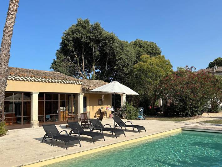 Location de vacances pour 5 personnes, avec Jacuzzi ainsi que Jardin et Sauna à Mas-Blanc-des-Alpilles
