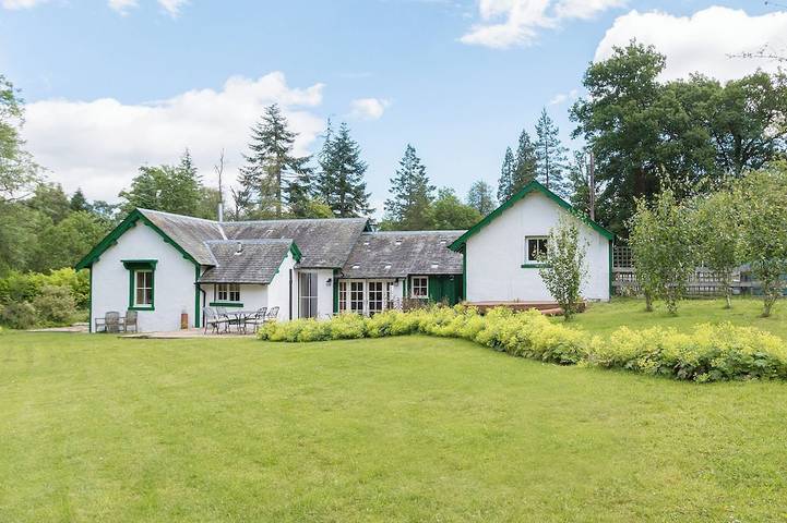 Glamping for 8 people, with garden, with pets in Stirling region