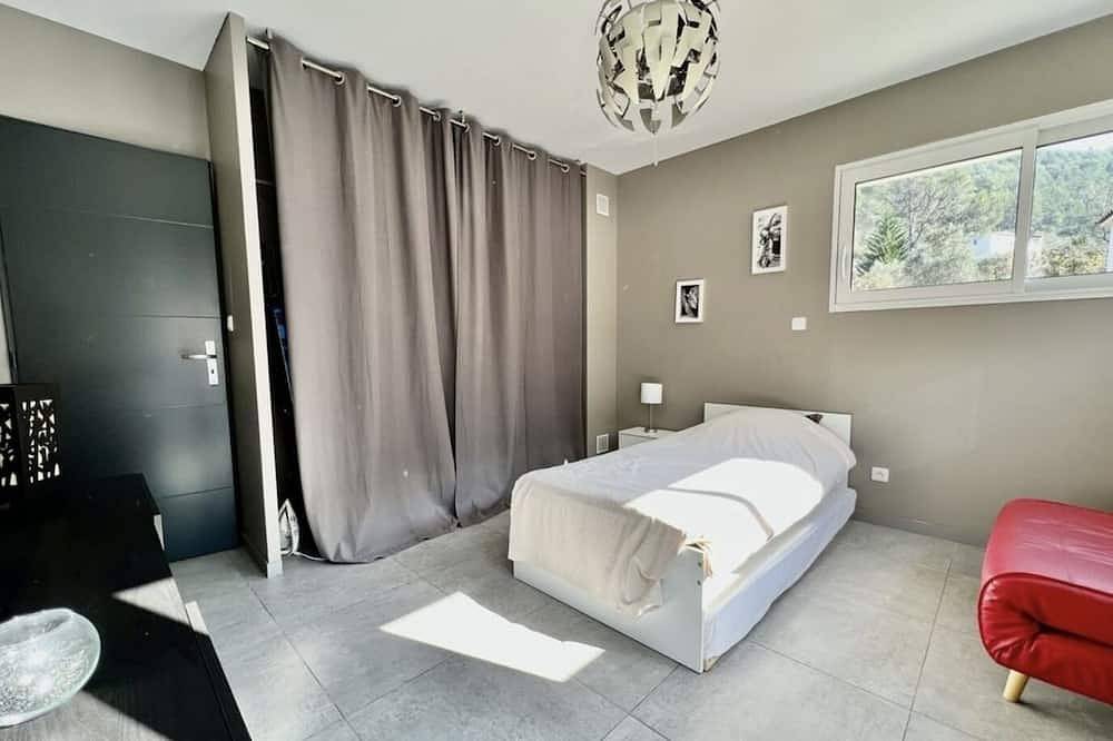 Villa Ikigaï Zen house with private pool. Zen house with private pool  in Solliès-Toucas, Region de Toulon