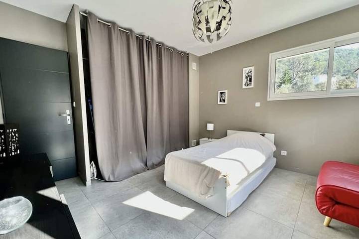Location de vacances pour 7 personnes, avec terrasse et jardin à Solliès-Toucas - 4