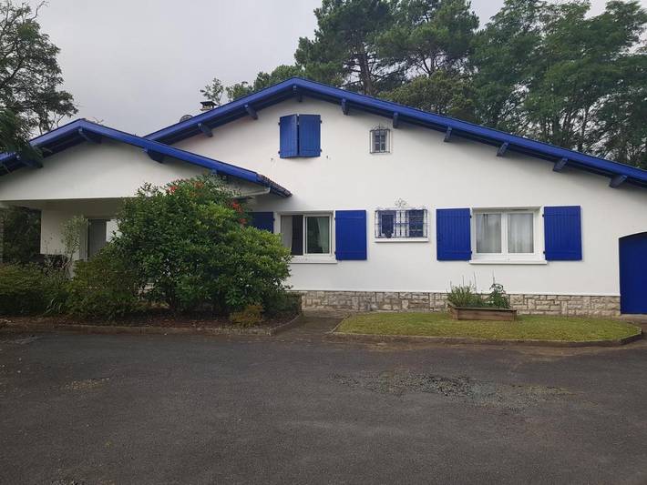 Chambre d’hôte pour 4 personnes, avec terrasse ainsi que jardin et vue, adapté aux familles