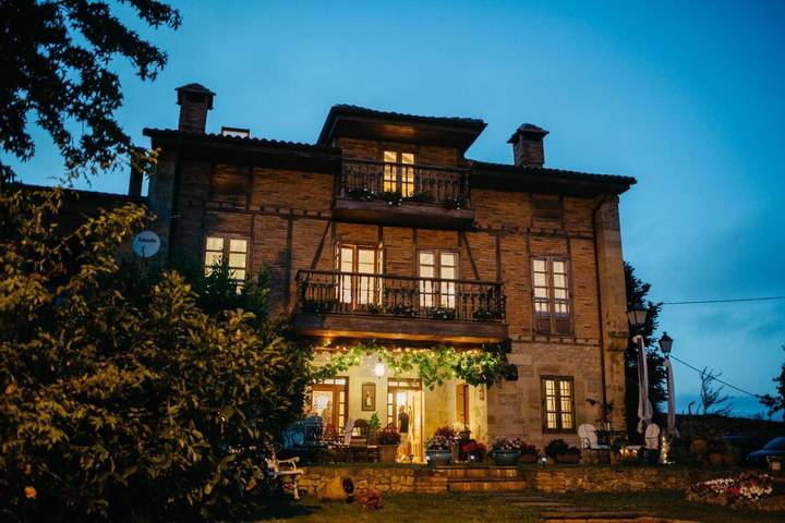 Hotel para 2 personas, con jardín además de terraza y vistas - 1