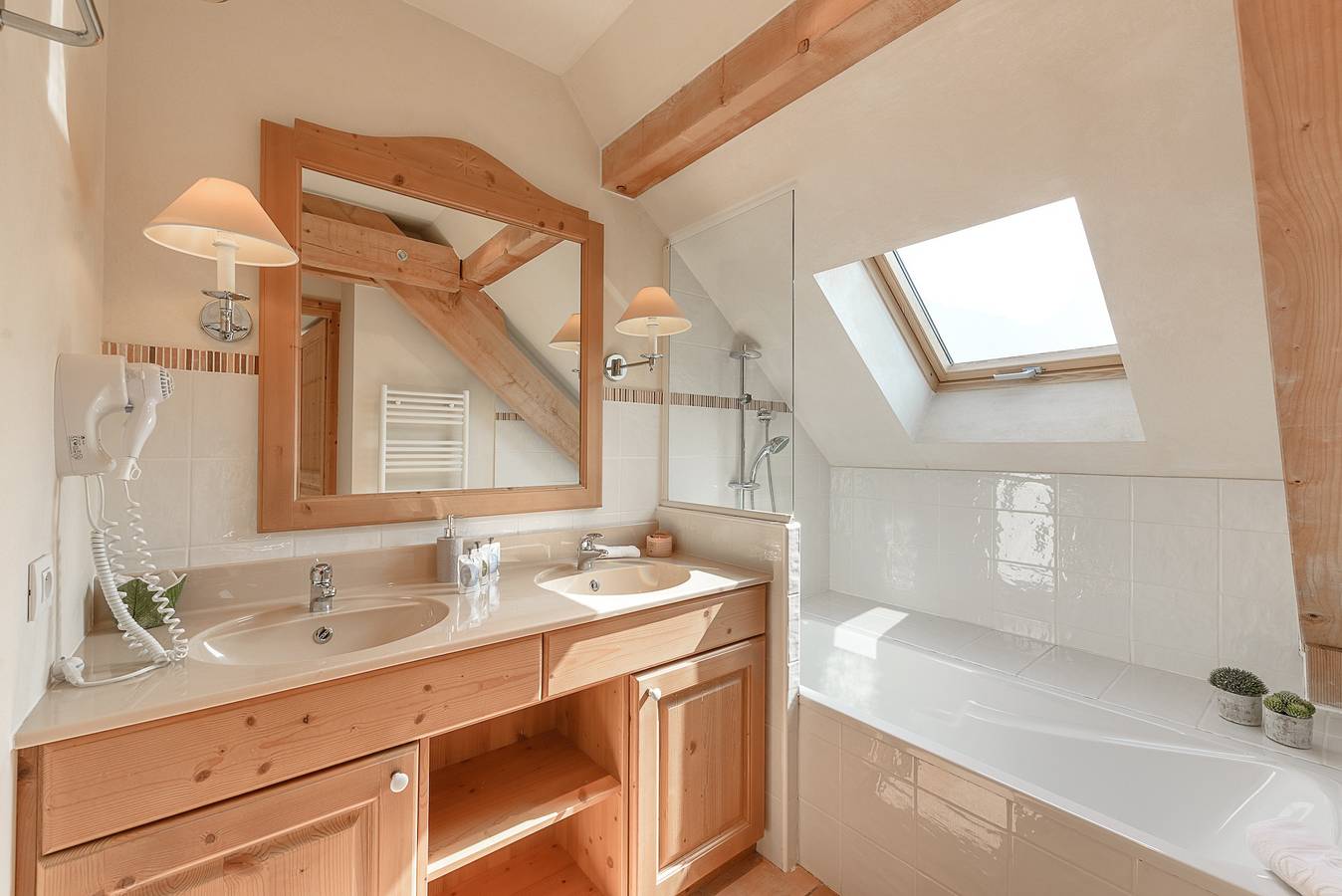 Appartement entier, Les Roseaux du Lac 206  – Duplex familial avec vue imprenable sur le lac in Duingt, Bauges