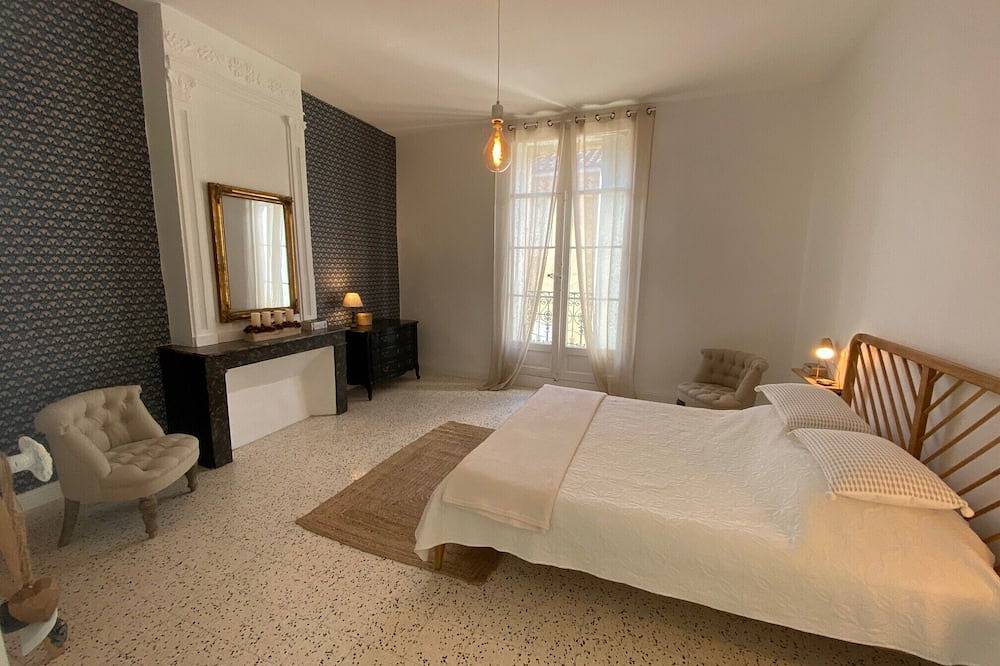 Historical wine-growing house with lovely garden in Montagnac, Côte d'Améthyste