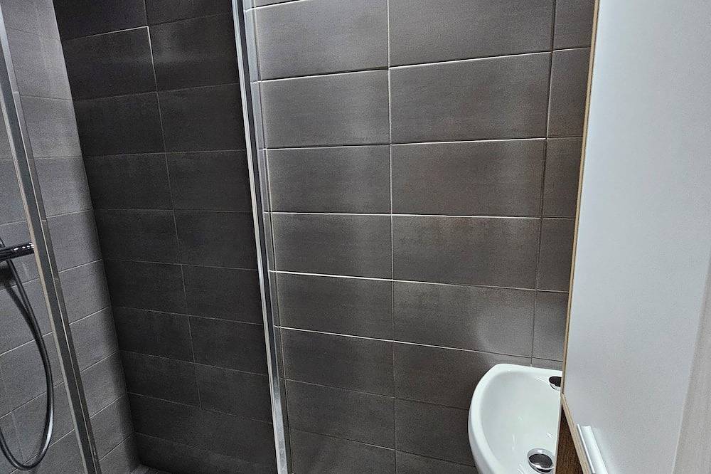 Appartement entier, Appartement neuf  pour 8 / 9 personnes au cœur de Dinan ( avec parking ) in Dinan, Région de Dinan