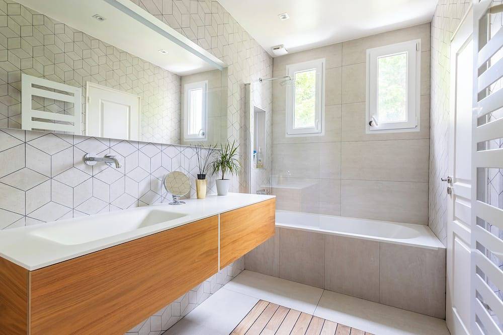 Apartamento entero, 4-room apartment Place de la Mairie and 8 minutes from Paris Gare Saint Lazare in Bois-Colombes, Altos del Sena
