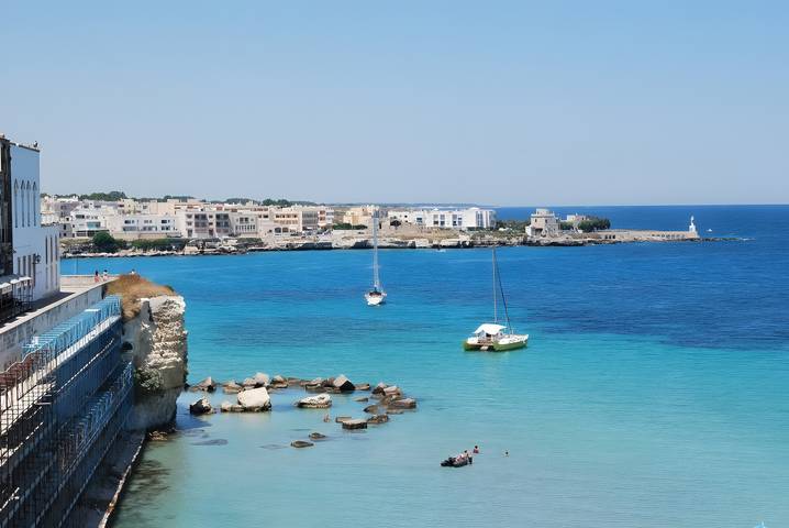 Entire apartment, Inn 'Tripla 1' with Sea View, Wi-Fi and Air Conditioning in Hotel Poseidone, Ugento