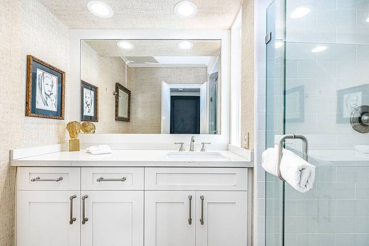 Vacation rental for 10 people, with balcony and yard in Balboa Island