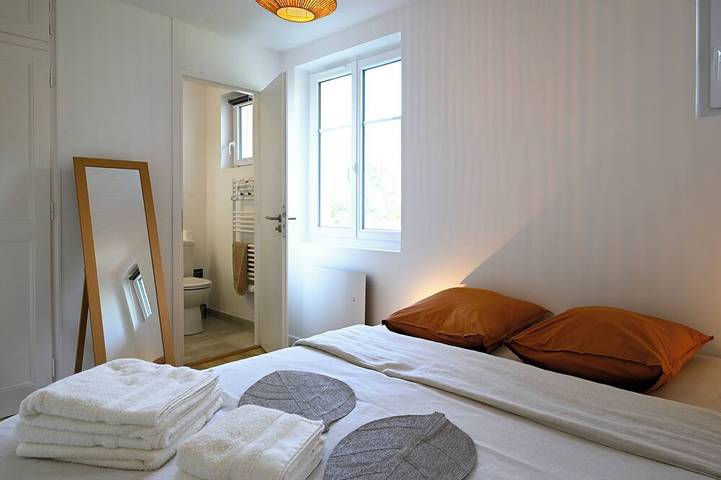 Whole house with 4 apartments, family room for meals, garden-near Cv in Bregille, Besançon