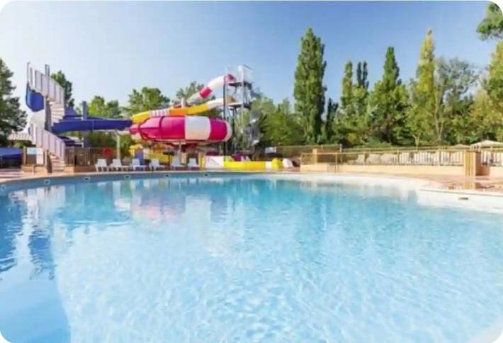 Camping pour 6 personnes, avec Terrasse ainsi que Bassin pour enfant et Piscine à Cadenet