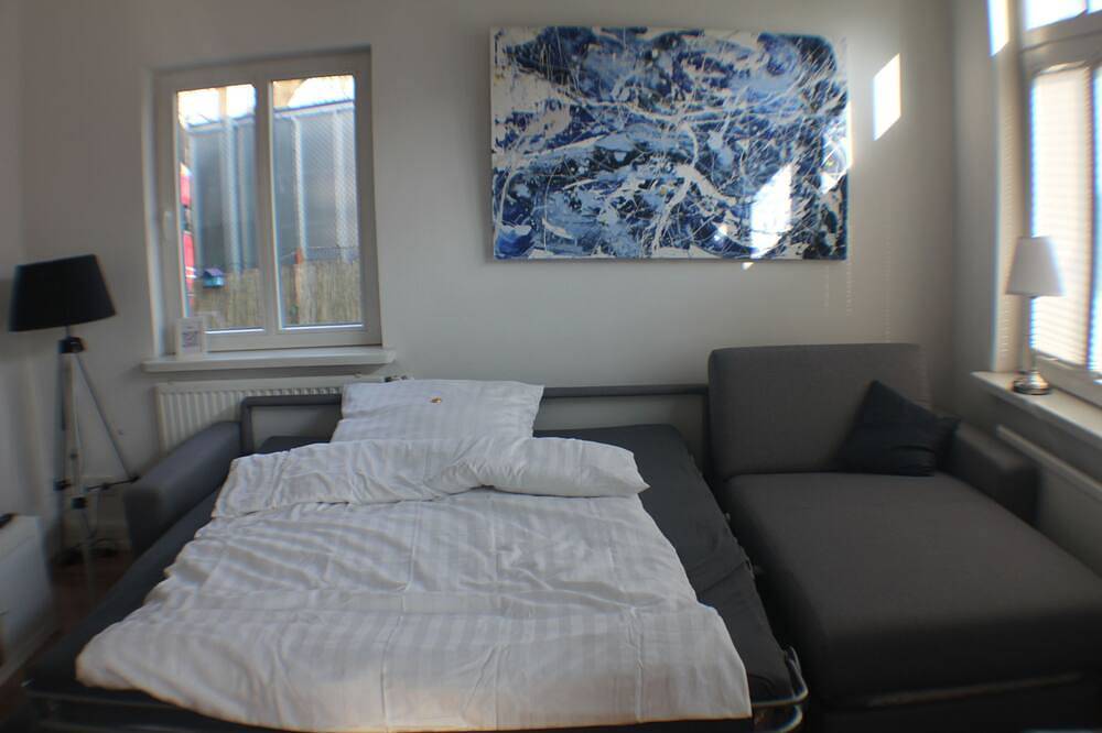 Ganze Wohnung, Ferienwohnung mit Anschluss an Stadien / Innenstadt - Ferienwohnung mit in Pinneberg, Unterelbe