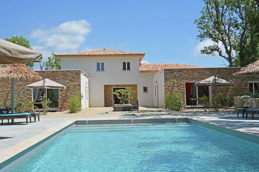 Villa en Montauroux con Piscina y Bosque in Saint-Cézaire-sur-Siagne, Region de Cannes