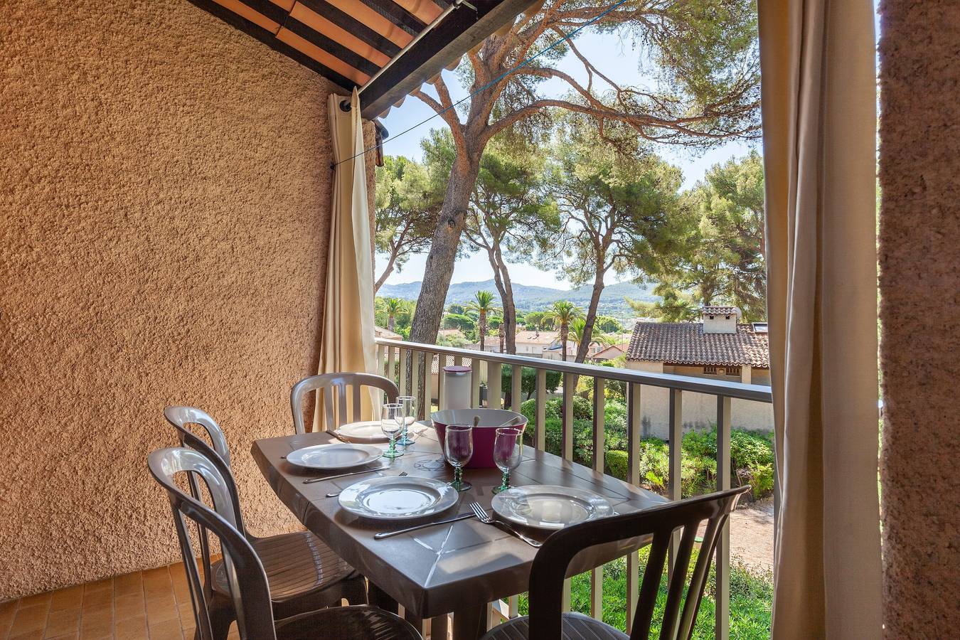 Estudio entero, Estudio cerca del mar en Saint Cyr Sur Mer con balcón, Wi-Fi, aire acondicionado y limpieza/ropa incluidas in Les Lecques, Saint-Cyr-sur-Mer