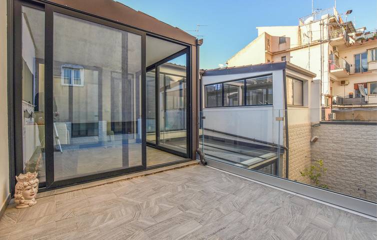 Moderno appartamento con piscina, terrazza e aria condizionata vicino al centro di Catania in Catania, Catania e dintorni