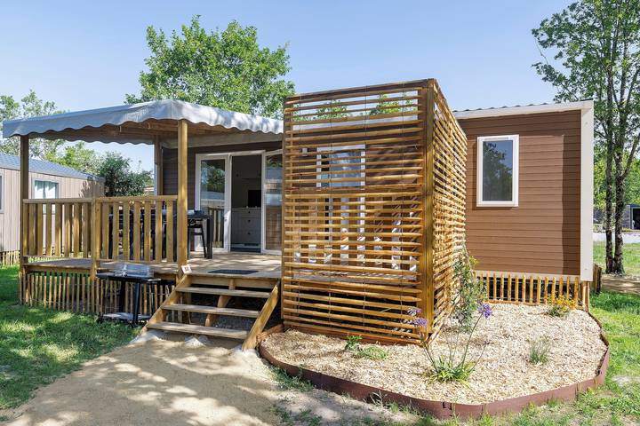 Camping pour 4 personnes, avec Jardin et Bassin pour enfant