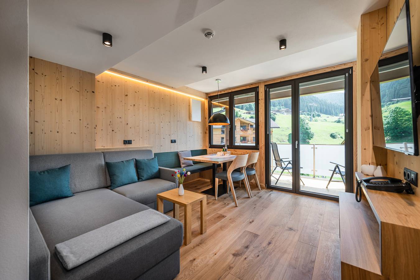 Apartamento entero, Apartamento 'Chalet Rudla para 2 personas' con vistas a la montaña, jardín comunitario y wifi in Sesto (Italia), Alto Adigio